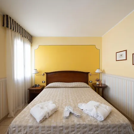 Ξενοδοχείο La Comacina 3*